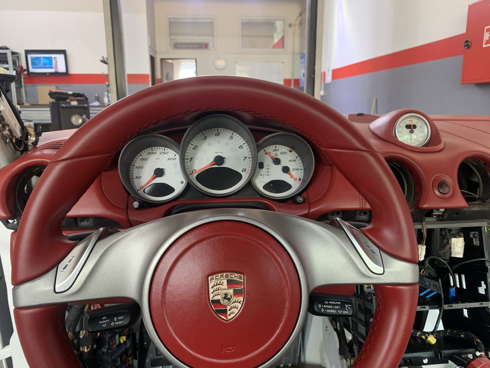 Porsche – volant a palubná doska po renovácii