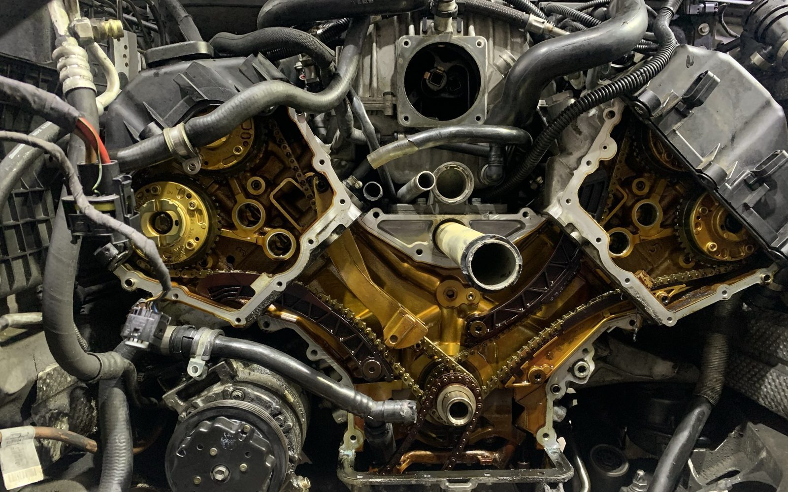 V8 s otvorenými rozvodmi