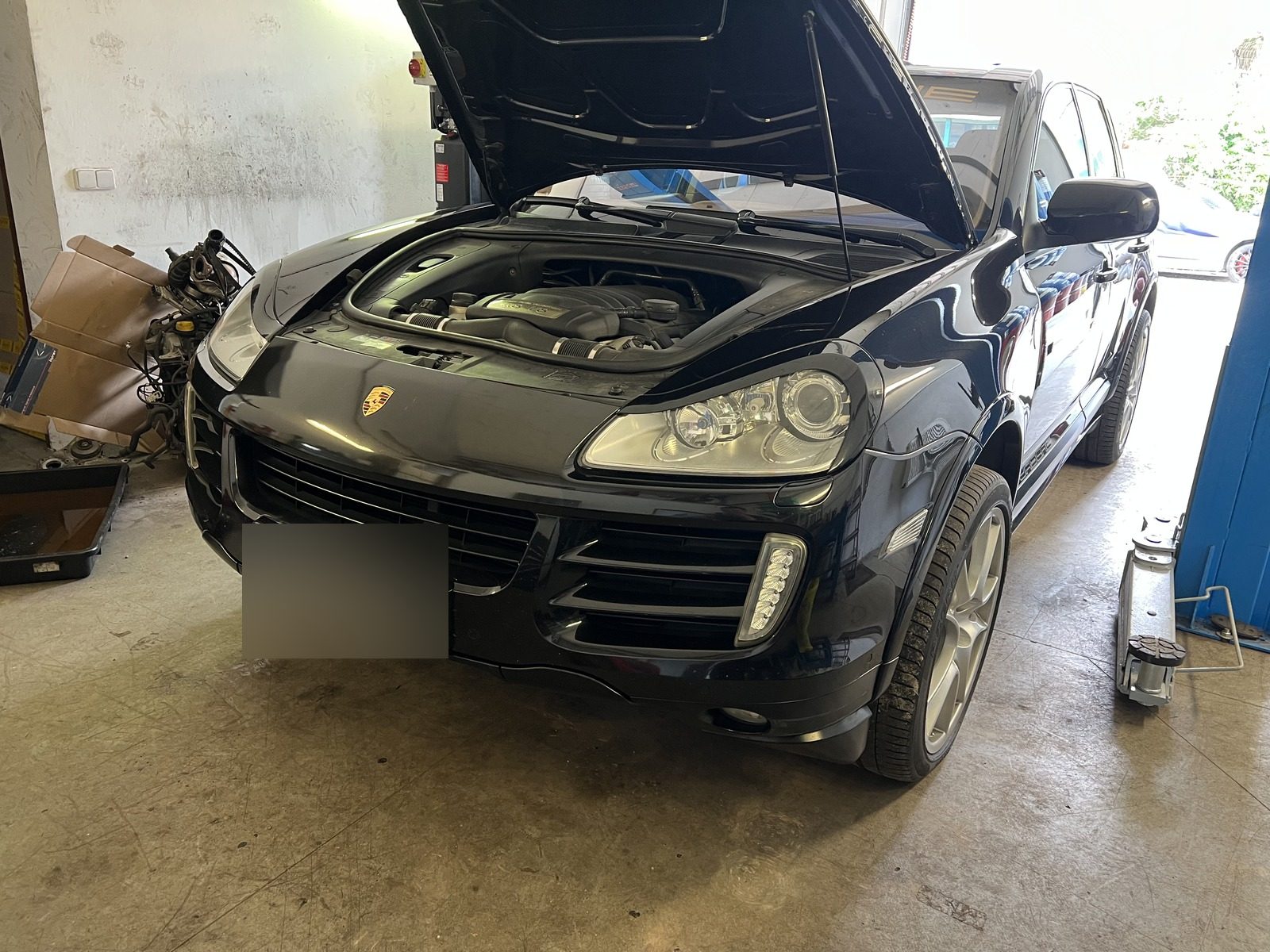 Porsche Cayenne v servise